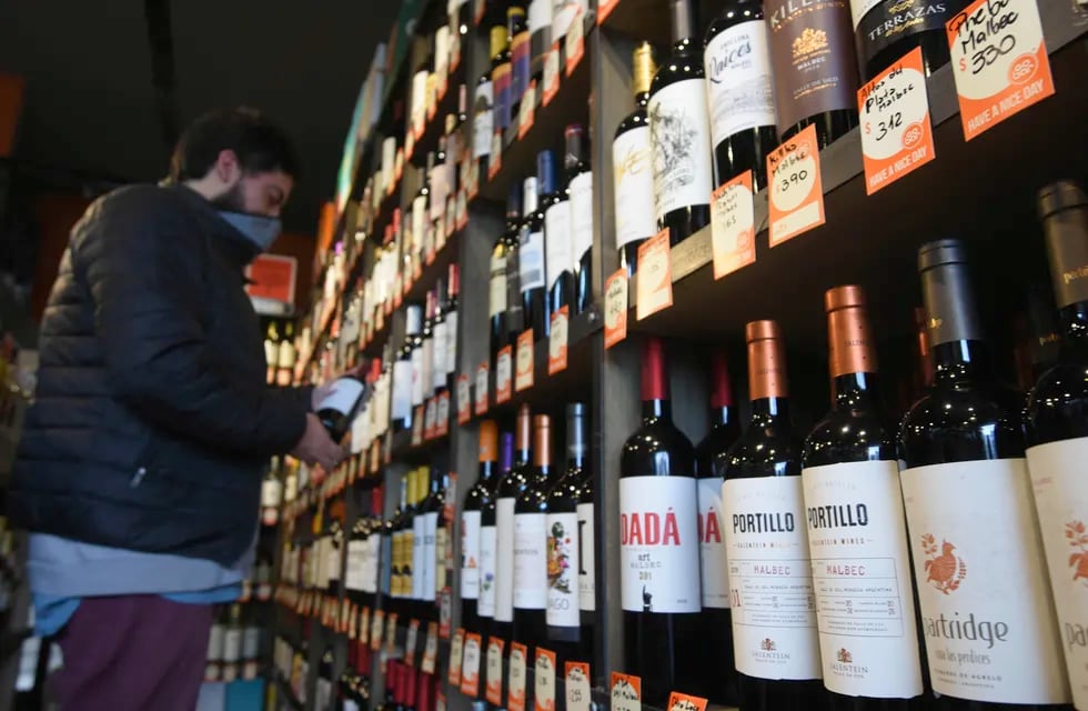 ¿A partir de qué hora se habilita la compra de alcohol? - Foto: José Gutiérrez / Los Andes