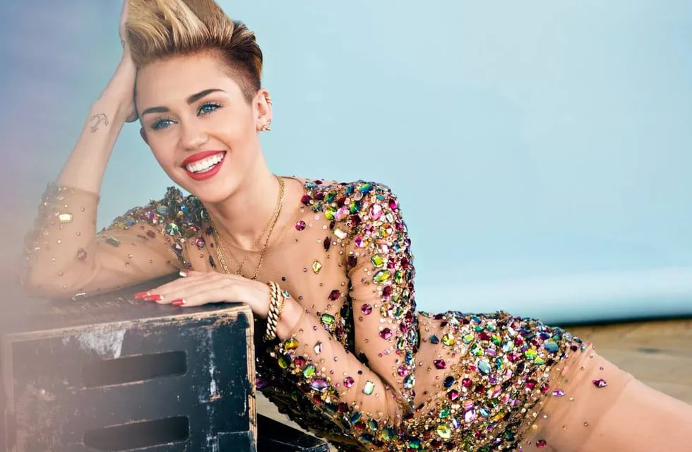 Miley Cyrus lanza una fundación para jóvenes sin hogar y LGBT