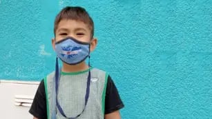 Un niño pidió que le bordaran las Islas Malvinas en su guardapolvo