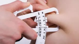 Más que la balanza. Los kilos no son los únicos indicadores de un peso poco saludable. El índice de masa corporal y, más recientemente, la grasa abdominal son medidos en la consulta.