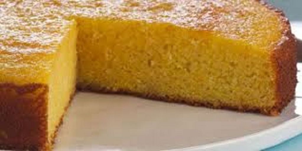 Así se hace la tarta siete cucharas de naranja ideal para la mediatarde.