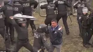 la brutal agresión de un policía a un colectivero tras el ataque a Sergio Berni