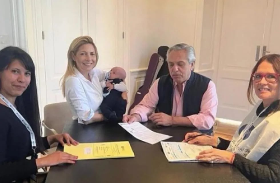 El presidente Alberto Fernández compartió el momento en que fue censado junto a la primera dama y su hijo menor. Instagram
