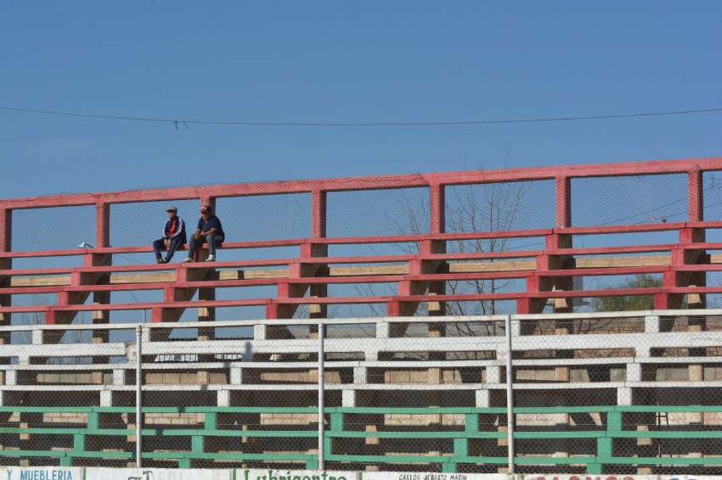 
A esperar. Por ahora, el fútbol mendocino no tiene fecha de inicio y el panorama no es alentador | Los Andes
   
