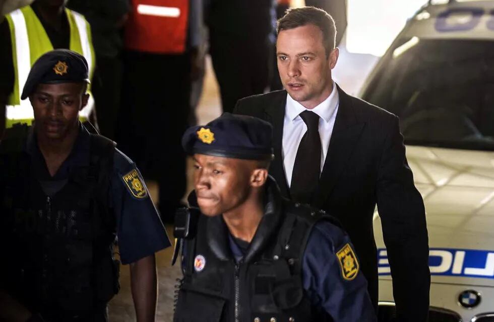 Por matar a su novia, le dan a Pistorius 5 años de cárcel 