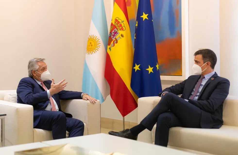 El presidente argentino, Alberto Fernández y su par español, Pedro Sánchez pidieron la liberación de las patentes de vacunas contra el Covid-19. Foto: Gentileza.