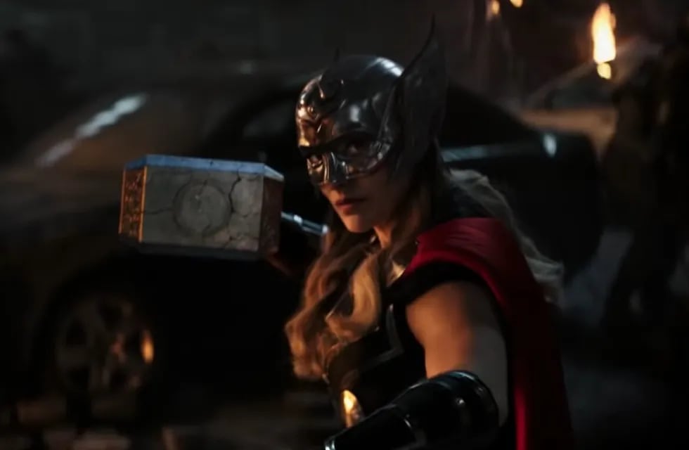 Jane Foster (Natalie Portman) sorprendió al empuñar el martillo de Thor.