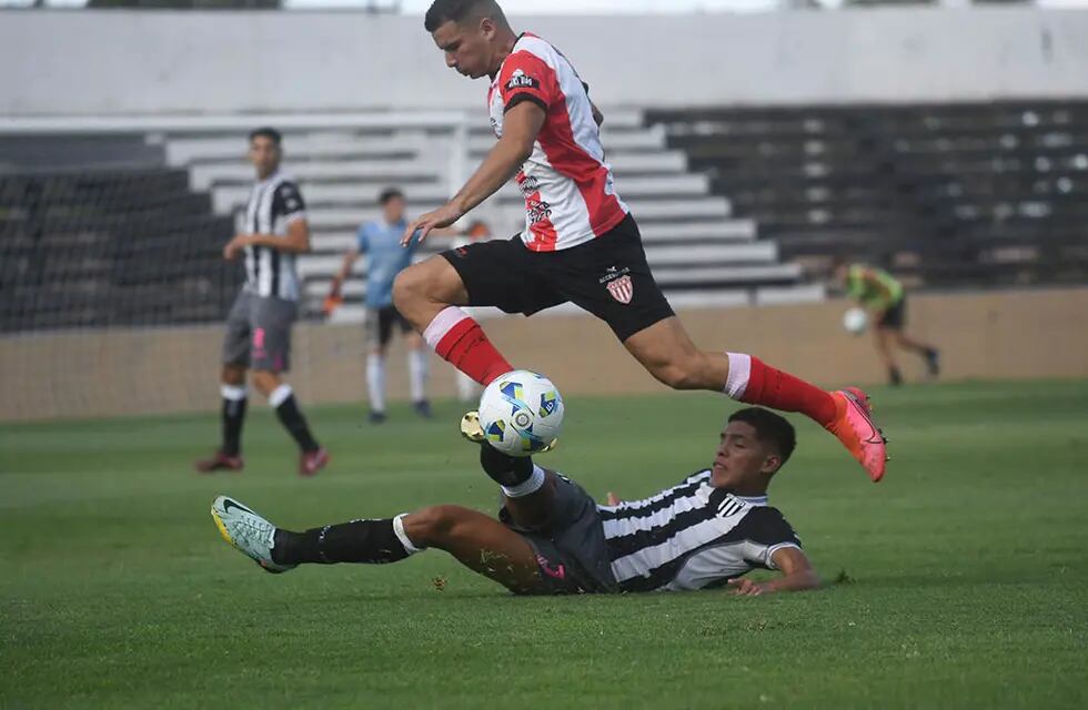 Liga Mendocina. Gimnasia y esgrima igualó 1-1 con Atlético Club San Martín en el debut de ambos en el Torneo Unificación. Foto: José Gutierrez / Los Andes.