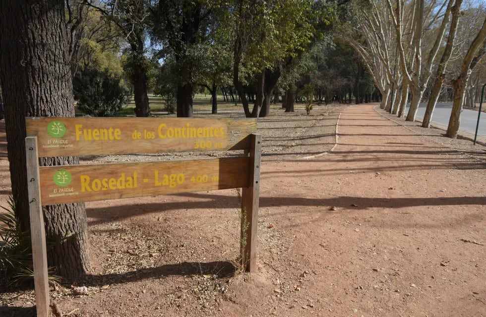 El Parque General San Martín vacío en el Día del Estudiante debido a la cuarentena.
