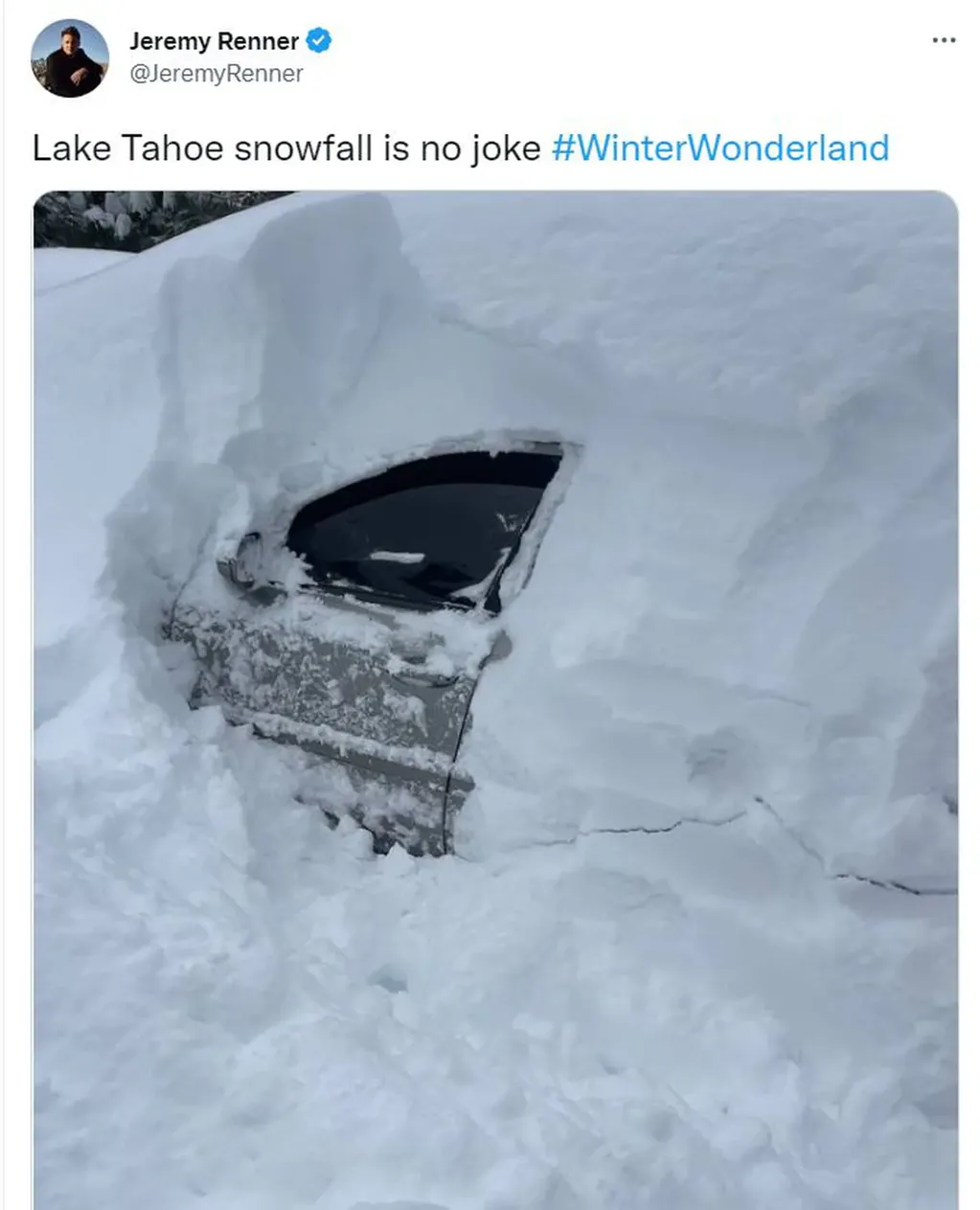Jeremy Renner publicó un tuit días antes del accidente en el que anticipó el peligro de la nieve. Foto: Twitter / JeremyRenner