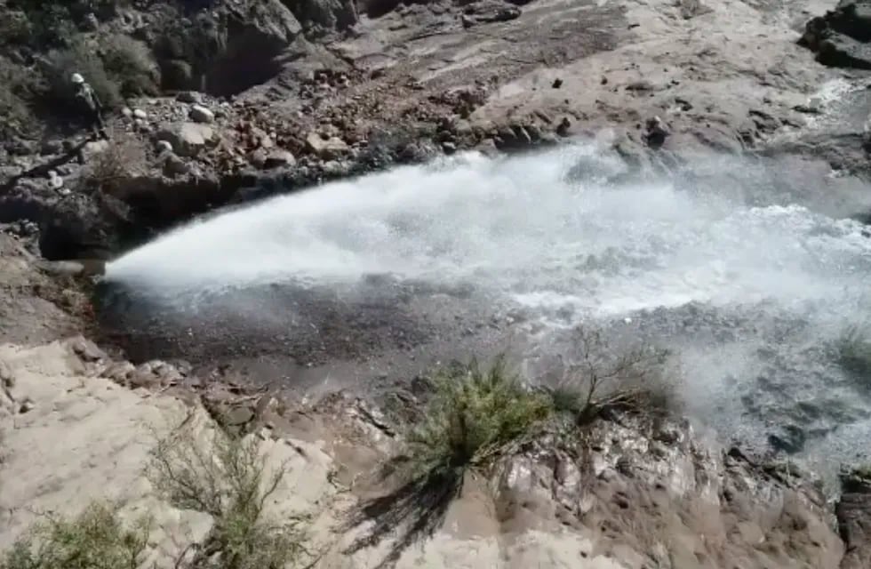 Aguas Mendocinas reparará en Potrerillos un importante acueducto que se rompió con la tormenta y podría haber cortes de agua en el Gran Mendoza.