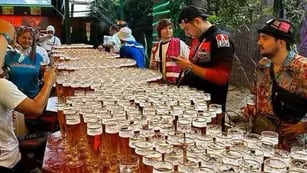 Récord histórico: 55 turistas alemanes se tomaron casi 1.300 cervezas en menos de tres horas en Mallorca