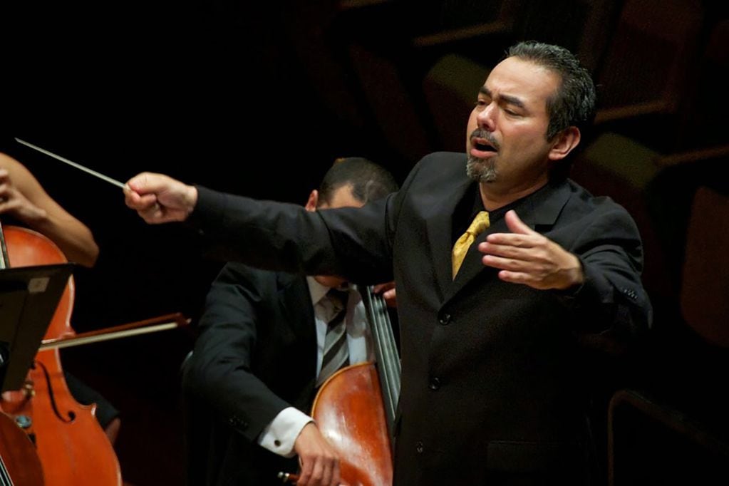 Bajo la dirección de César Lara, la orquesta regresa con un homenaje a Piazzolla.