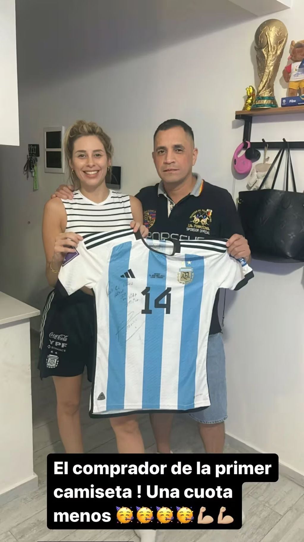 La ex de Exequiel Palacios le vendió la camiseta de campeón del mundo