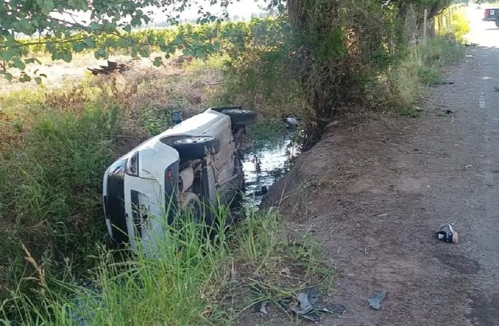 Una de las hermanas murió ahogada al caer a un canal en Luján. El auto con el que colisionaron también terminó en el cauce. | Foto: Ministerio de Seguridad
