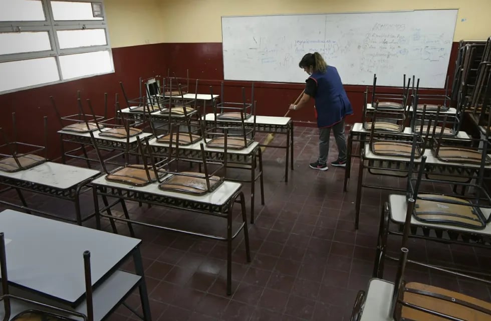 Escuela Abelardo Vázquez de Guaymallén, perdió el techo y cursos con agua. / Foto: Orlando Pelichotti