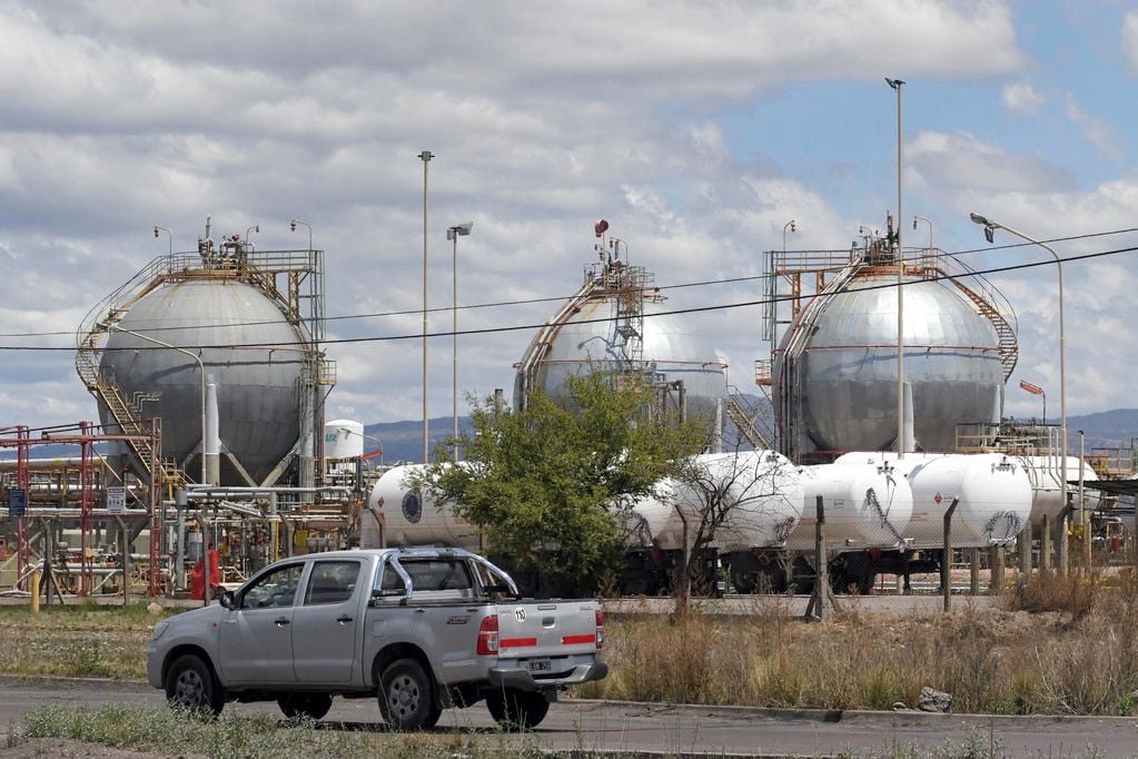 El martes, desde las 18 horas, trabajadores petroleros irán a un paro para reclamar que se reabran operaciones. /Foto: Orlando Pelichotti/ Los Andes