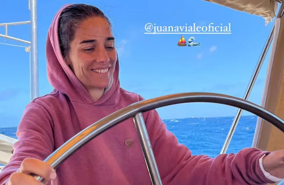 La travesía ecológica y por el océano de Juana Viale junto a su pareja. Captura de Instagram.