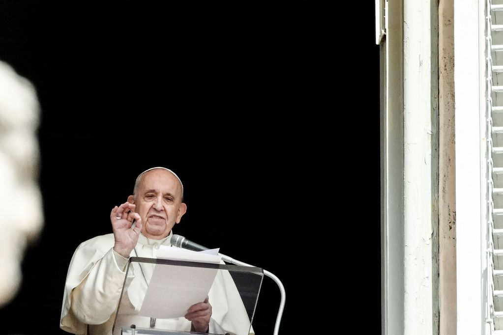 Francisco volvió a utilizar la ventana del Palacio Apostólico para dejar su mensaje dominical. AFP.