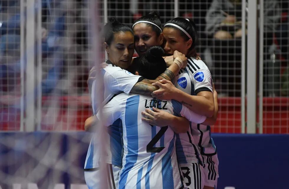La Selección Argentina femenina de futsal le ganó a Uruguay 4-0 y se clasificó a las semifinales de la Copa América.