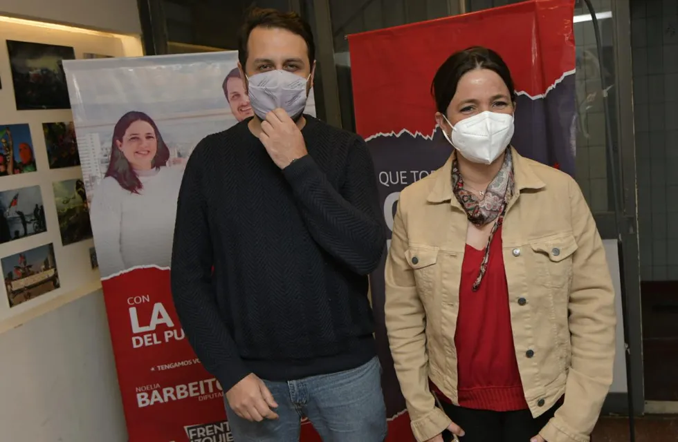 Los candidatos del Frente de Izquierda y de los Trabajadores (FIT), Lautaro Jiménez y Noelia Barbeito. / Orlando Pelichotti