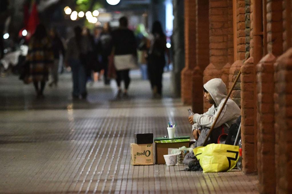 Aumentó el índice de pobreza en la provincia de Mendoza, cada vez mas indigentes que viven en situación de calle y no tienen un techo para dormir
Foto: José Gutierrez / Los Andes 