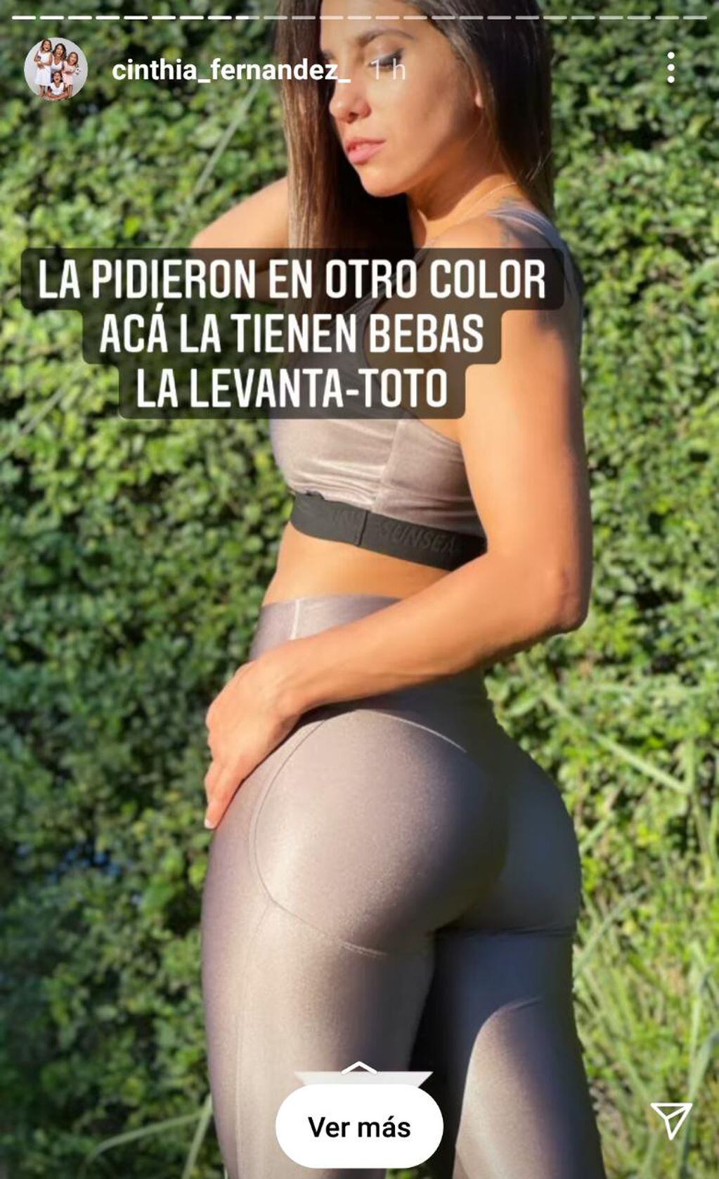 Cinthia Fernández luciendo su calza deportiva en sus historias de Instagram