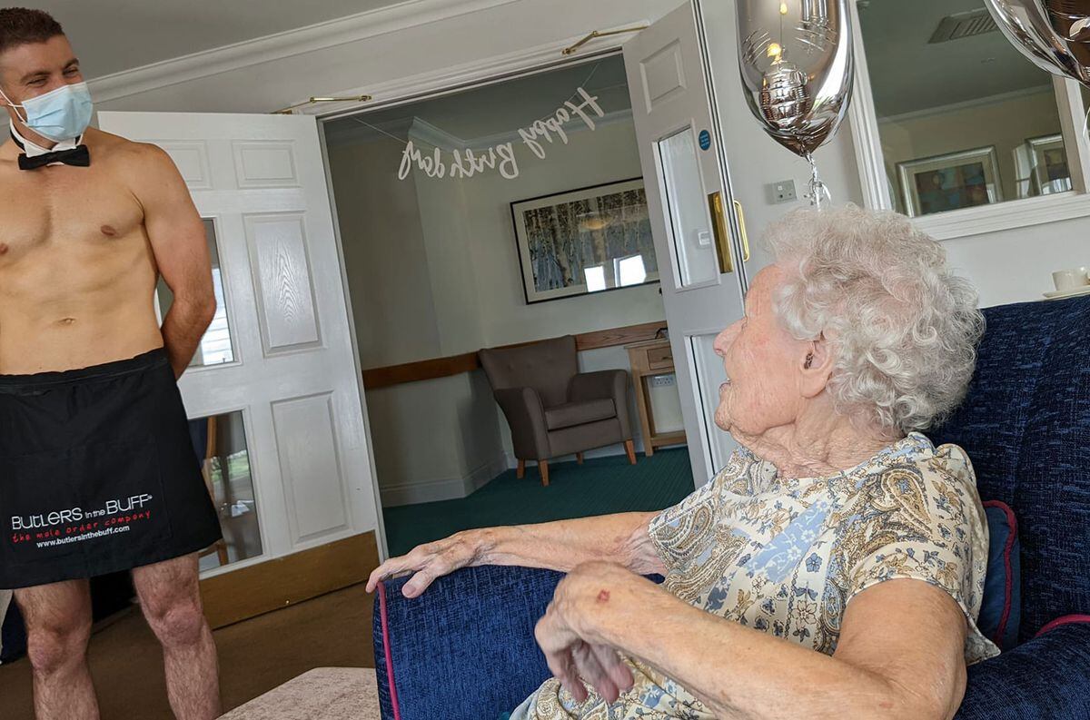 La abuela festejó sus 106 años con una rutina fuera de lo común. Foto: Web