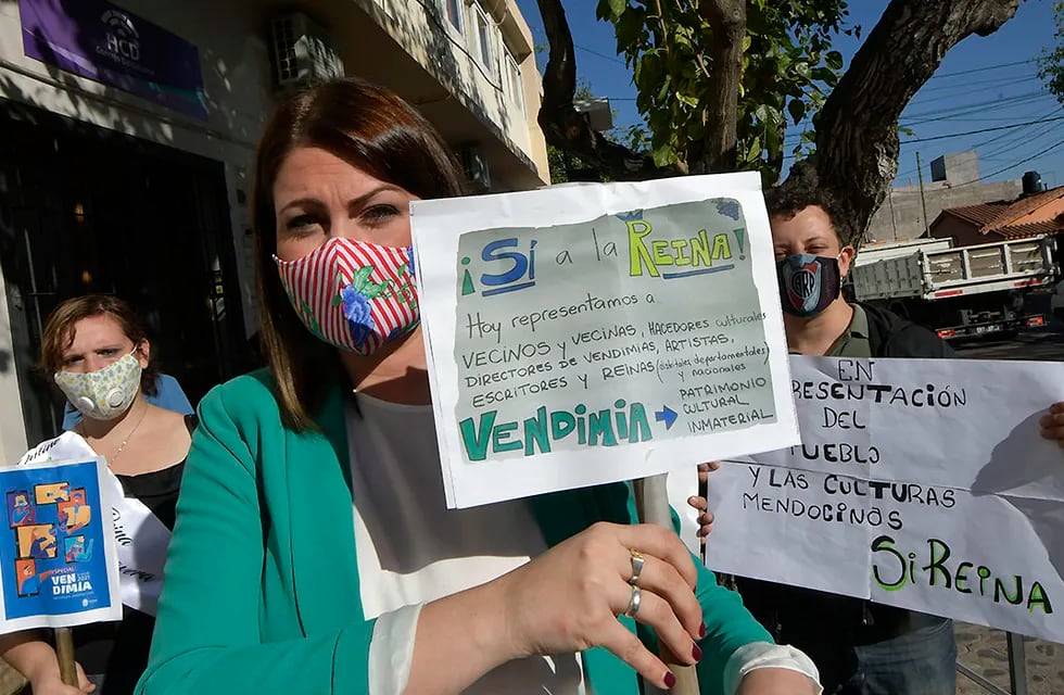 Tras la promulgación de la ordenanza, vecinos y representantes de la cultura se manifestaron contra la medida. / Foto: Orlando Pelichotti