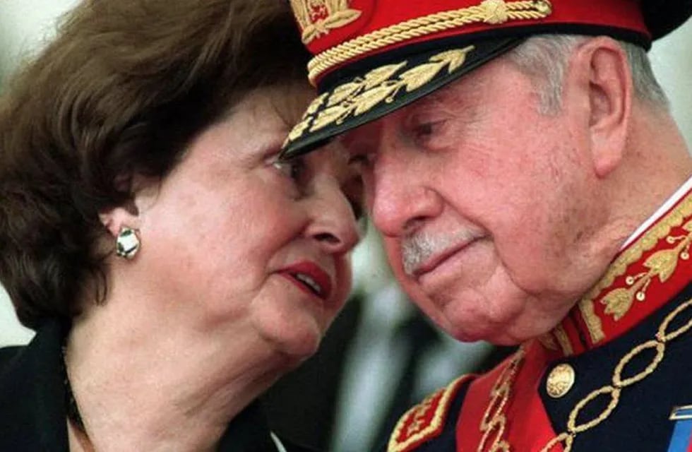 Lucía Hiriart y Augusto Pinochet.