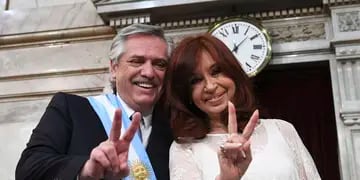 Festejo peronista. Alberto Fernández y Cristina Kirchner, quién recibió la mayor ovación en el acto. AFP