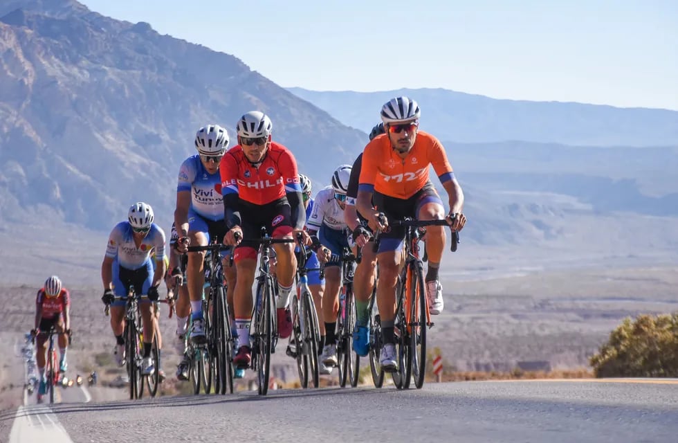 La Vuelta de Mendoza, el giro mendocino que despierta una pasión ilimitada. Foto: Mariana Villa / Los Andes.