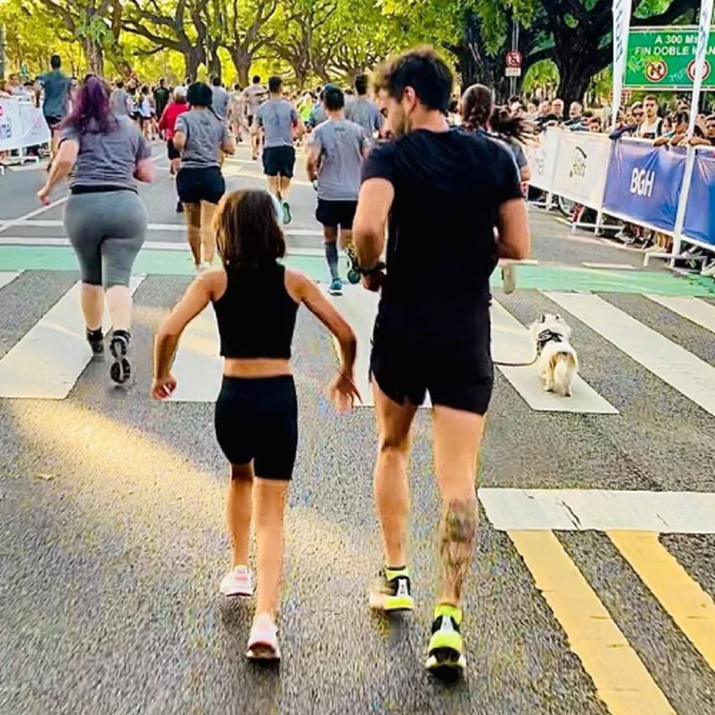 Nicolás Cabré acompañó a Rufina en su primera maratón. (Fotos de Instagram @nicolascabre80)