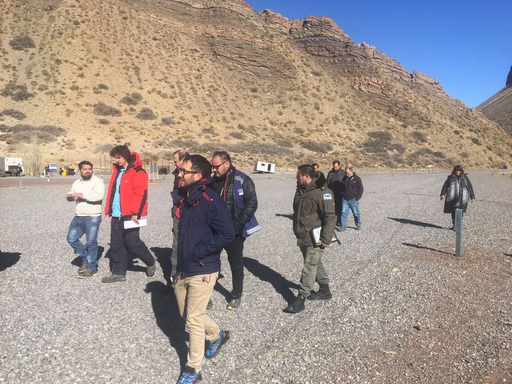 Funcionarios provinciales estuvieron en Las Loicas inspeccionando el lugar de cara al plan de obras para mejorar el Paso Pehuenche.
