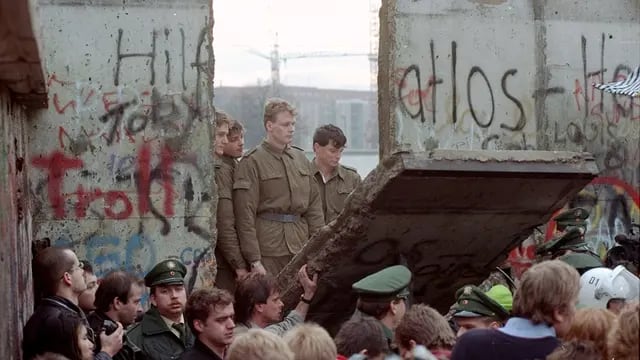 Con renovadas autoridades, la tradicional entidad celebra su nacimiento y los 30 años de la caída del Muro de Berlín.