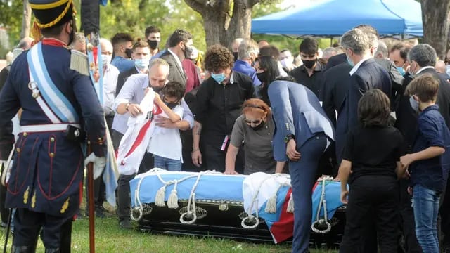 El último adiós a Carlos Menem: sus restos fueron sepultados en el cementerio islámico de La Tablada