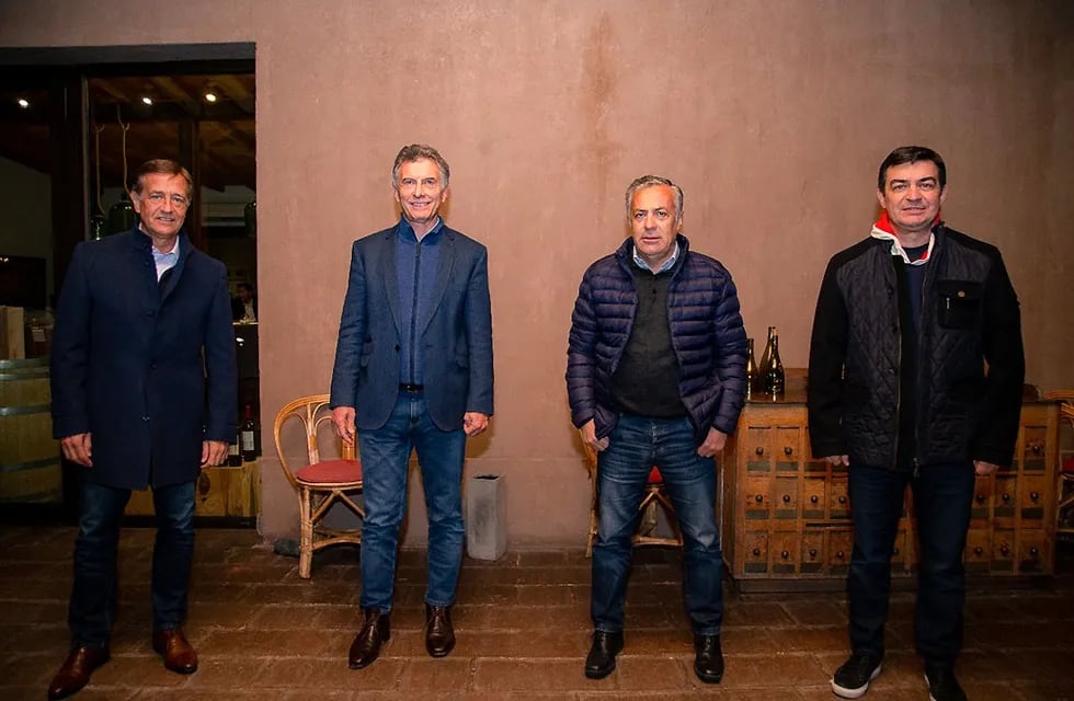 Los mendocinos Rodolfo Suárez, Alfredo Cornejo y Omar De Marchi cenaron el jueves con Macri en Bodega Lagarde.