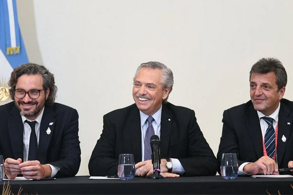 Santiago Cafiero, Alberto Fernández y Sergio Massa (Presidencia).