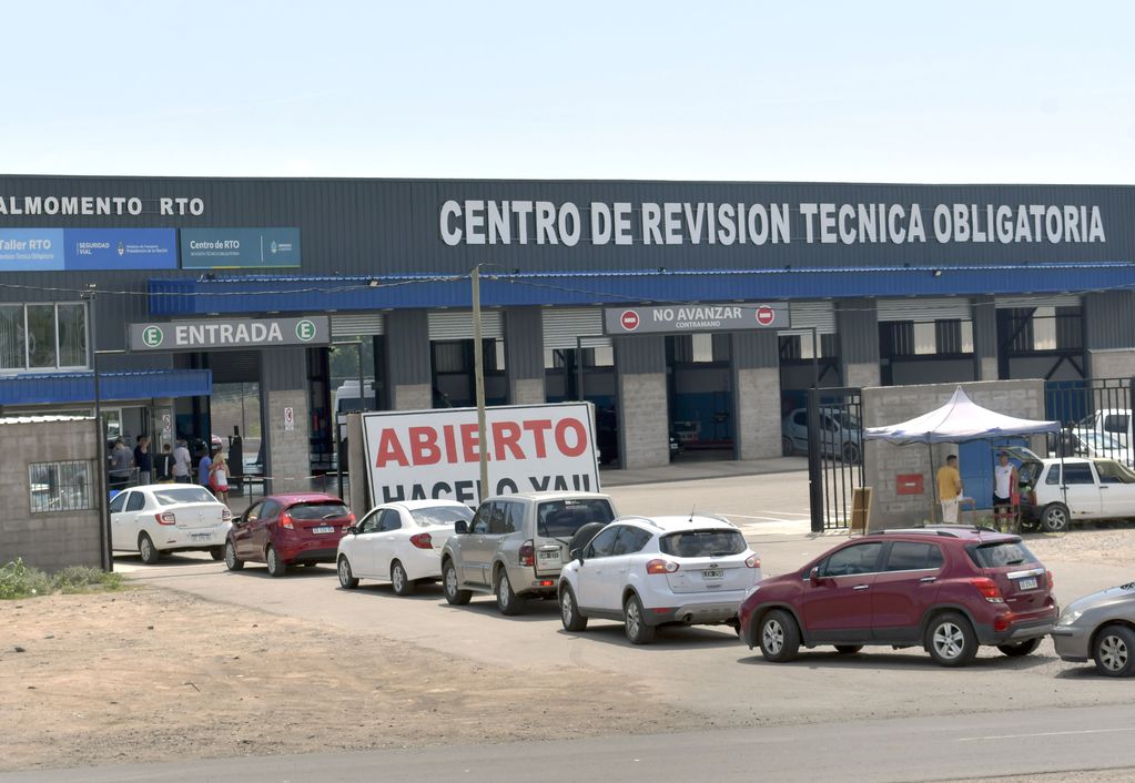 La RTO es obligatoria en Mendoza desde el sábado 1 de enero. Foto: Orlando Pelichotti / Los Andes.