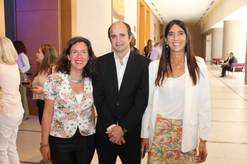 Fernanda Verdeslago, Gastón Bustelo y Natacha Eisenchlas.