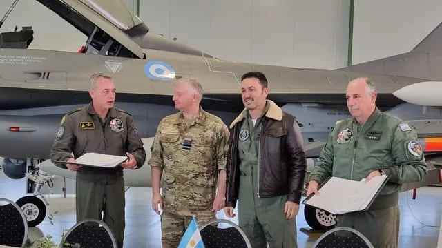 El ministro de Defensa, Luis Petri, acuerda la compra de aviones de combate F16 a Dinamarca