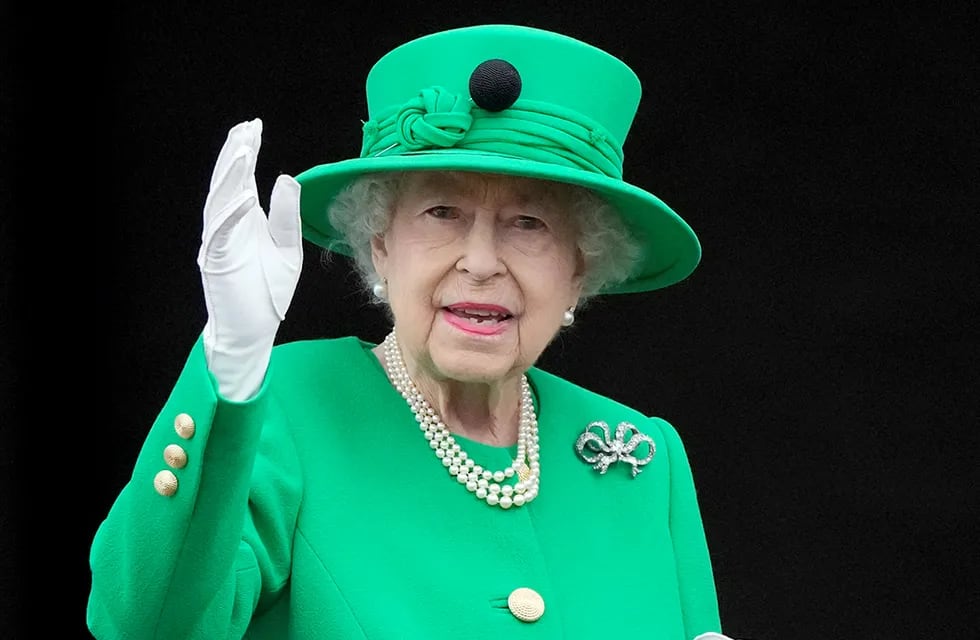 Una de las imágenes más recientes de la reina Isabel II durante el desfile del Jubileo de Platino.