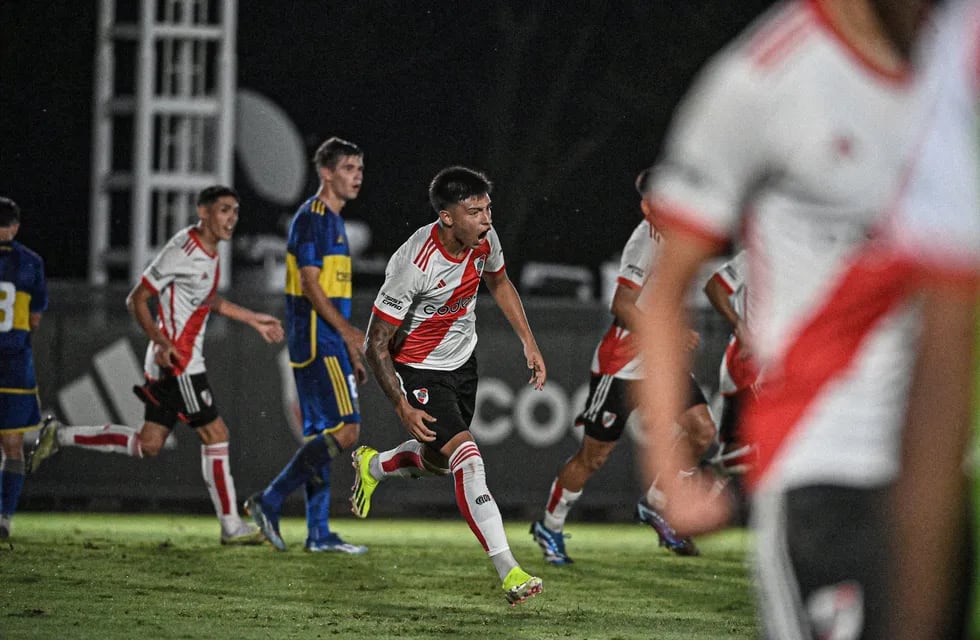 River goleó a Boca 4-1 en el Superclásico de Reserva con goles de Ruberto y Mastantuono.