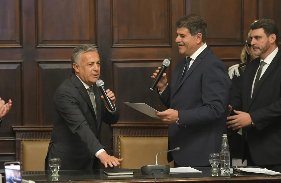 Alfredo Cornejo juró como nuevo gobernador de Mendoza. Foto: Ignacio Blanco