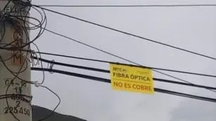 Una empresa de internet se cansó de los robos y se descargó con un cartel viral: “Es fibra óptica, no cobre”