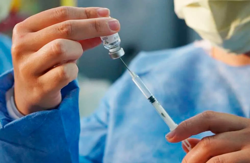 La vacuna AstraZeneca utiliza un adenovirus modificado como vehículo para transportar el antígeno al cuerpo humano sin causar enfermedad