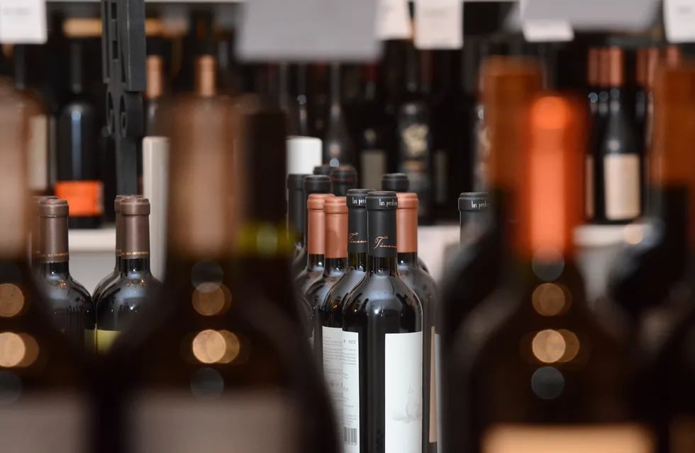 Mala noticia para la vitivinicultura: Dujovne confirmó el impuesto interno para el vino