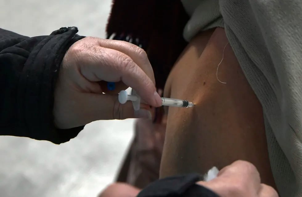El 25 de marzo comenzará a aplicarse la vacuna antigripal frente al incremento de casos de influenza / Foto: Orlando Pelichotti / Los Andes