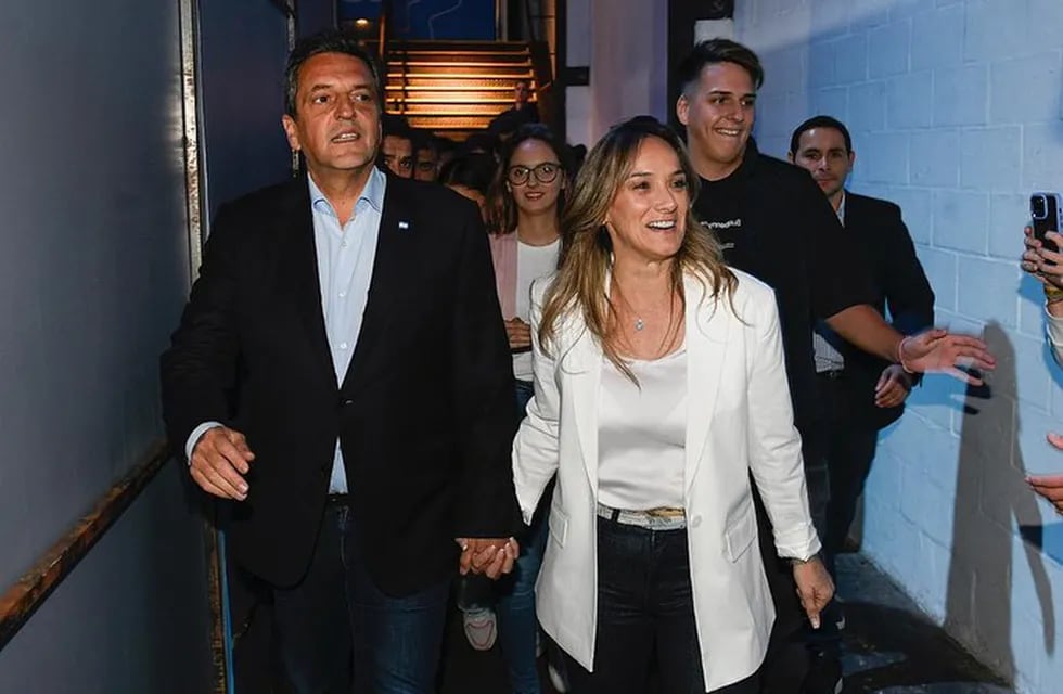 Sergio Massa junto a Malena Galmarini, su esposa, y sus hijos. Gentileza Instagram.