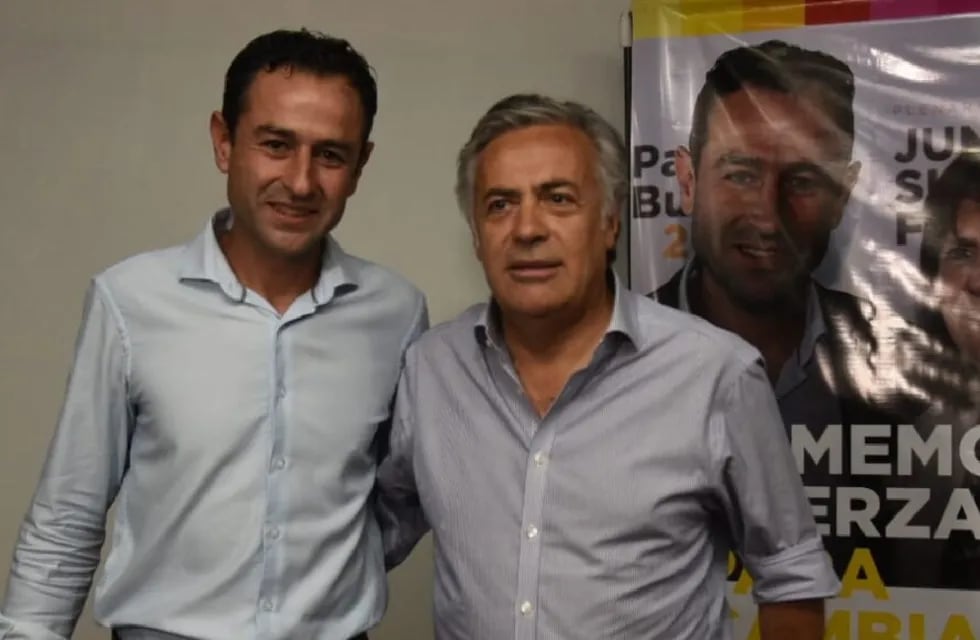 Cornejo junto al precandidato a intendente de Tunuyán, Emanuel Mendez.